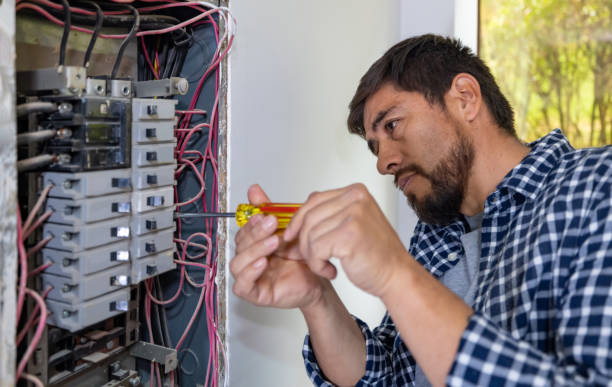 Best Local Electrician Companies  in Milwaukee, WI
